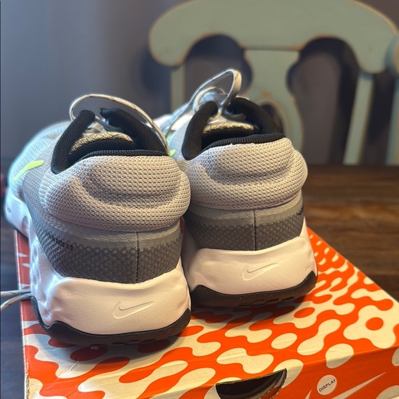 Nike Light Gray and Neon Yellow Running Shoes - Picture 4 of 6